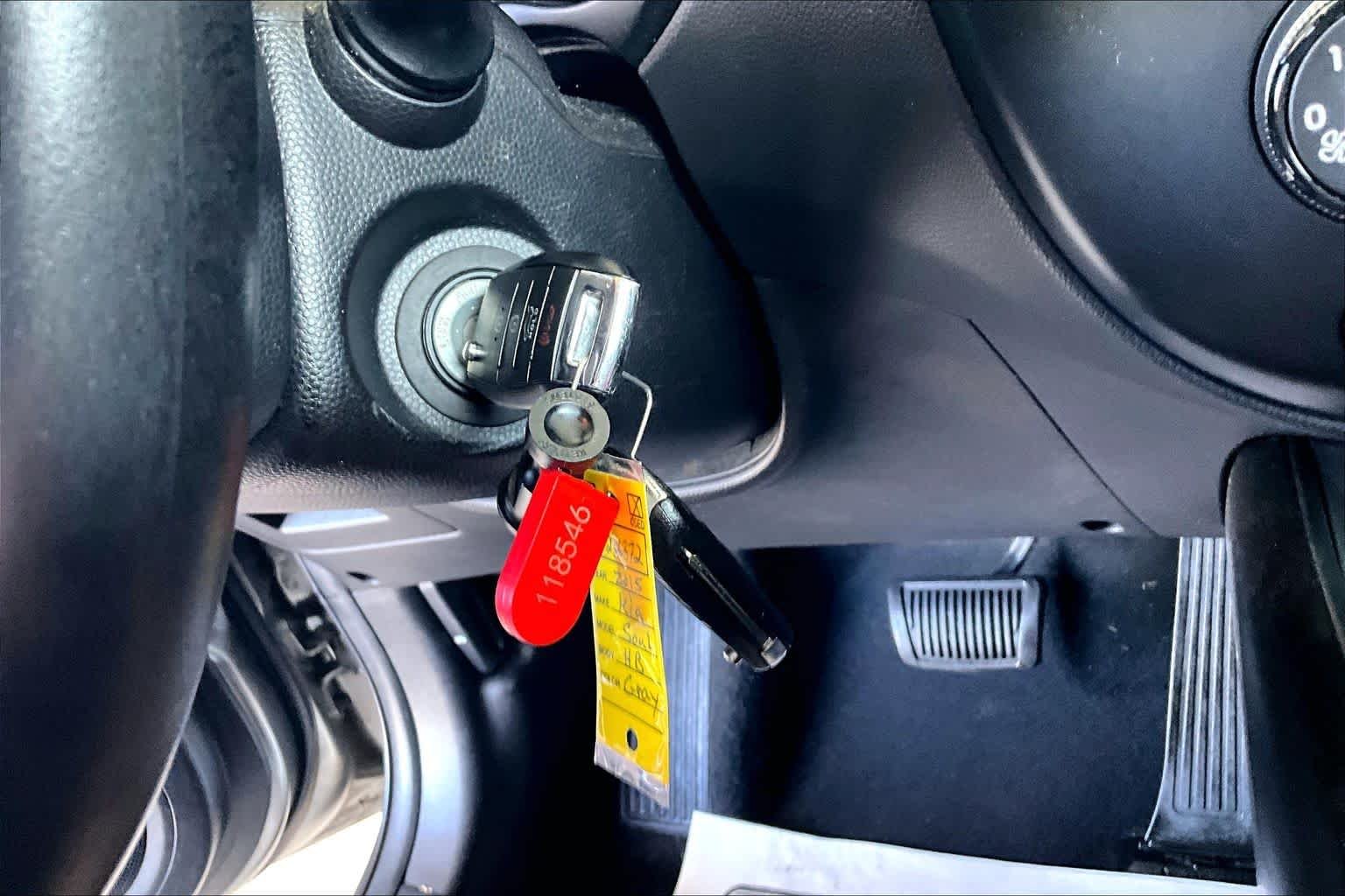 Used 2015 Titanium Gray Kia Base image 13