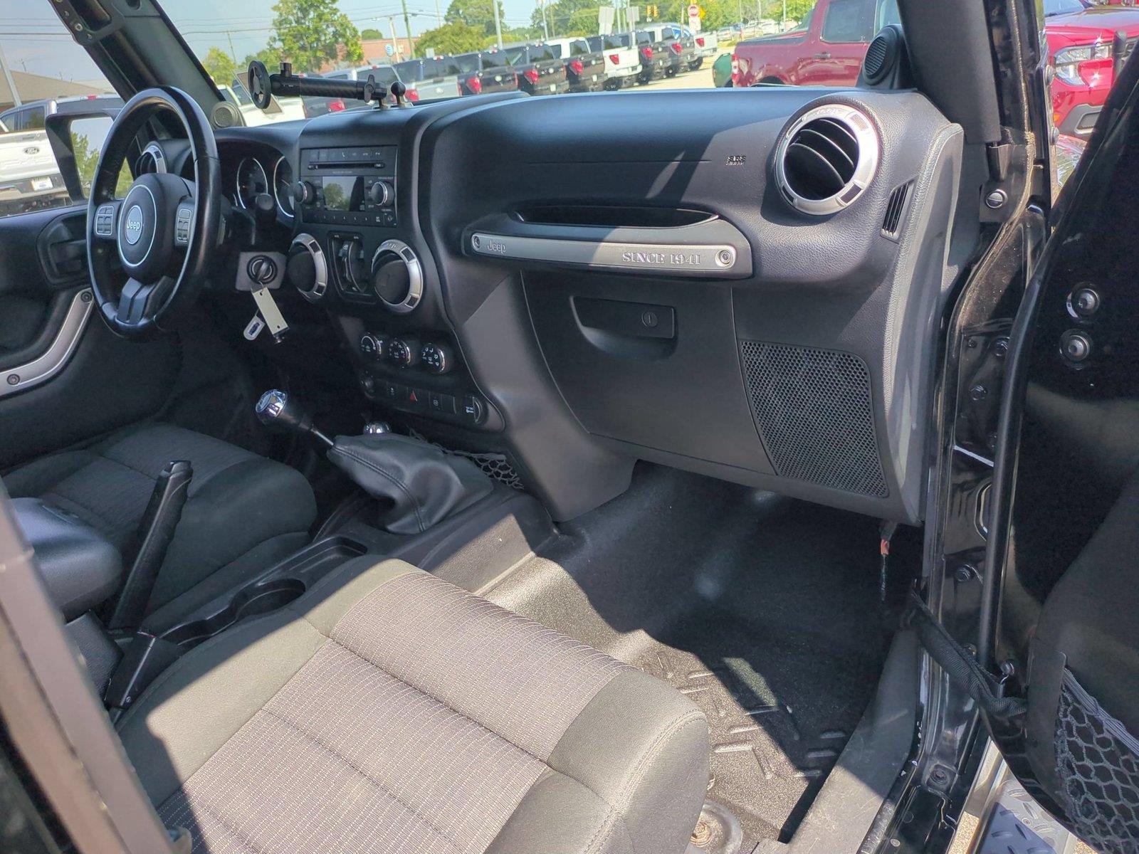 Used 2012 Black Jeep Sahara image 33