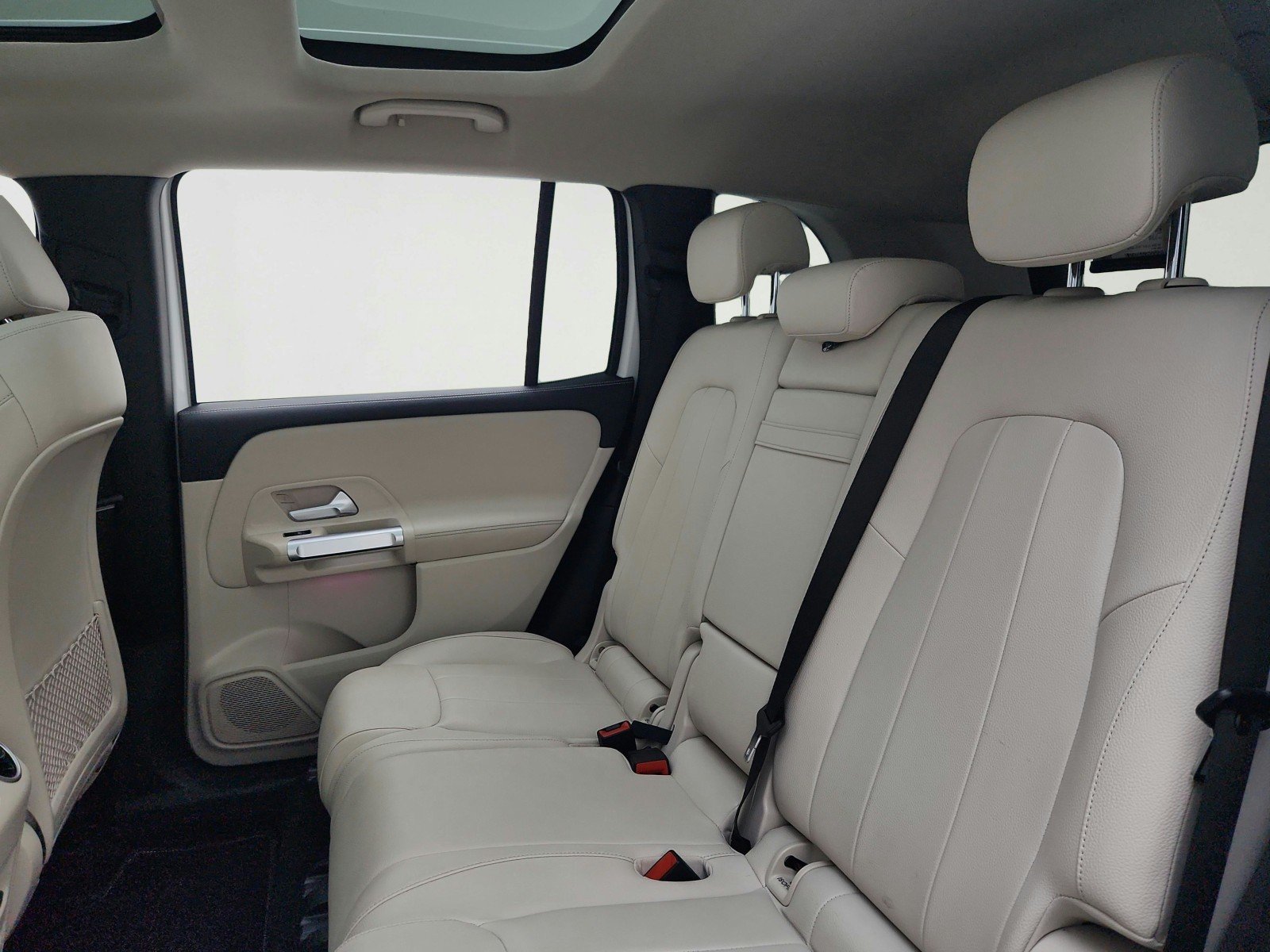 Used 2023 Polar White Mercedes-Benz GLB 250 image 23
