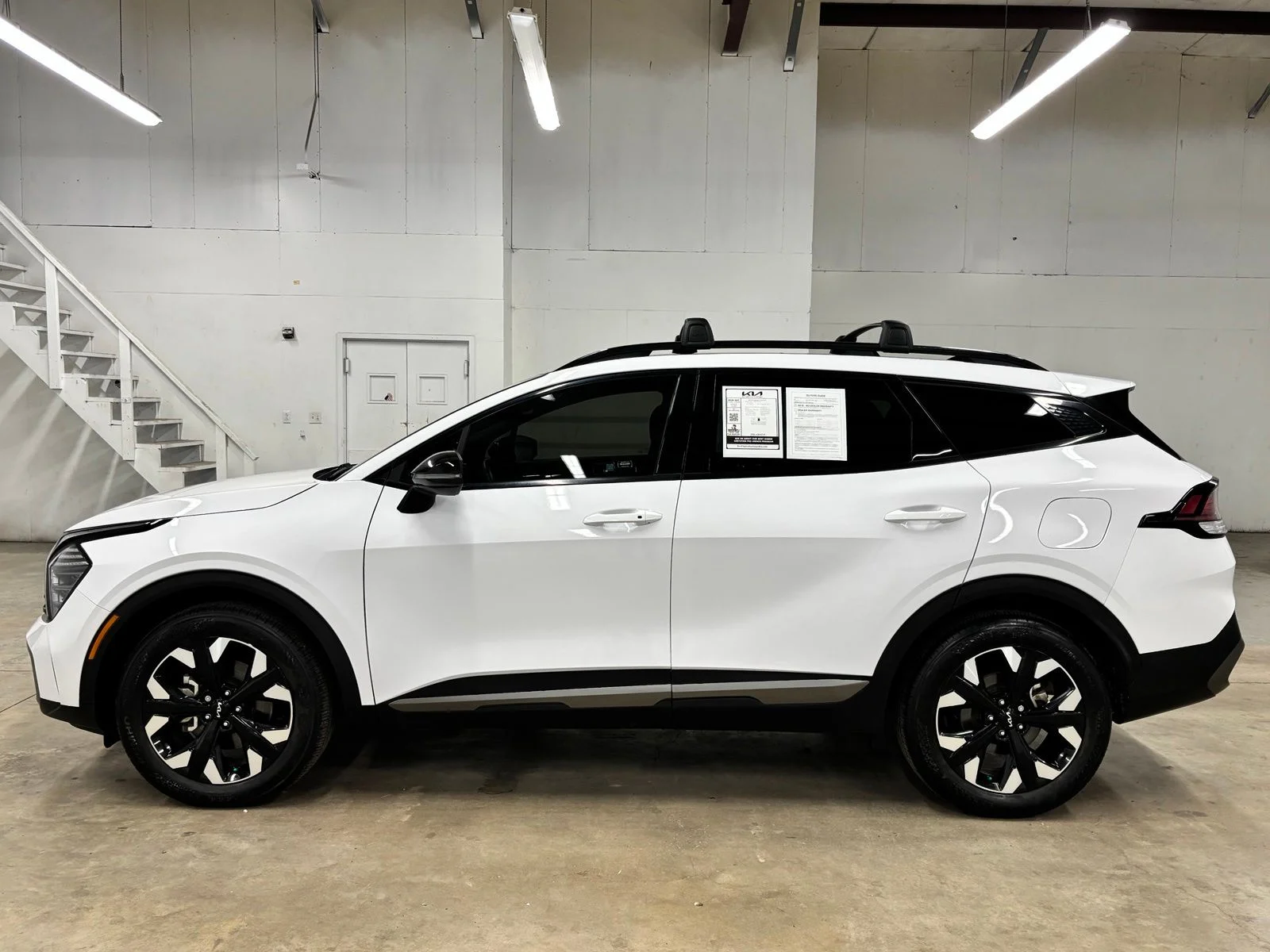Used 2024 White Kia X-Line image 4