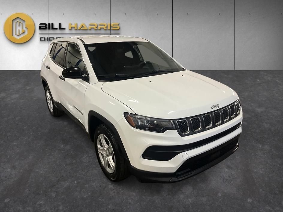 Used 2023 White Jeep Sport image 9