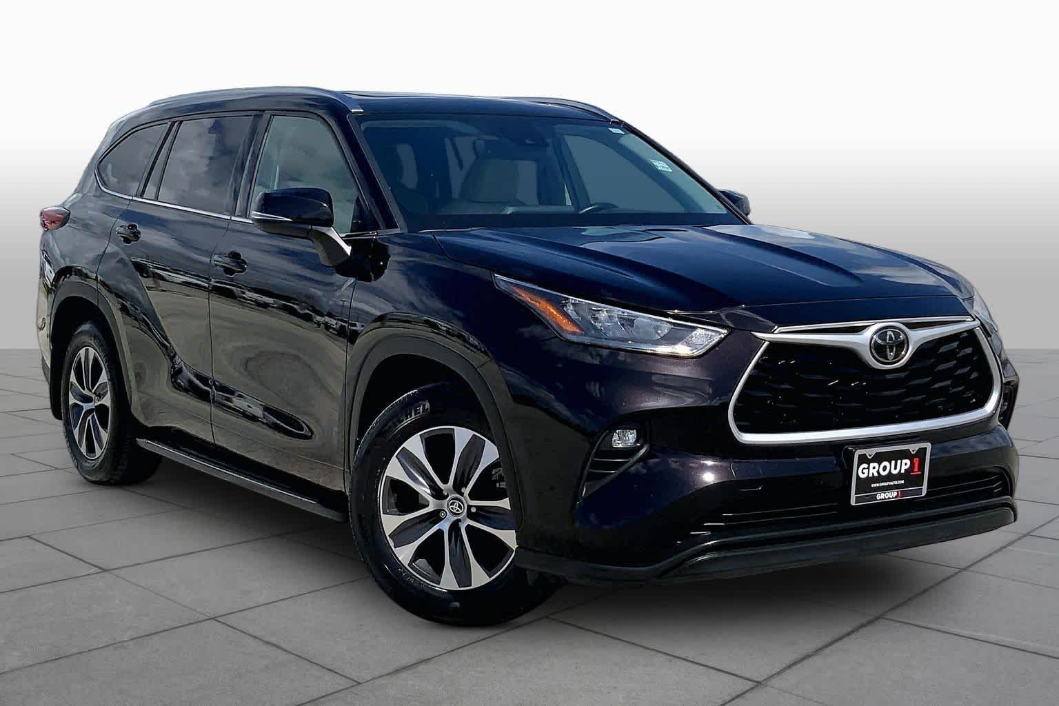 Used 2020 Opulent Amber Toyota XLE image 3