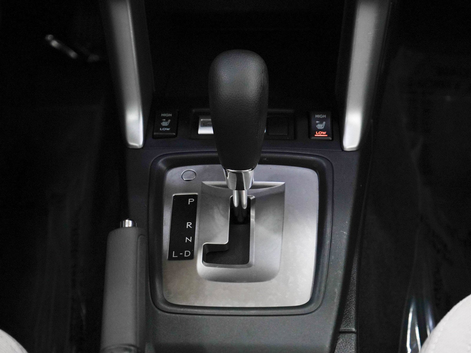 Used 2018 Crystal White Pearl Subaru 2.5i Premium image 17