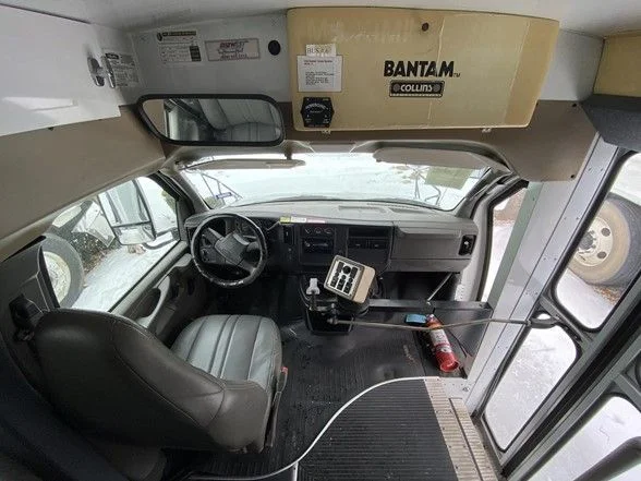 Used 2007 White Chevrolet Work Van image 7