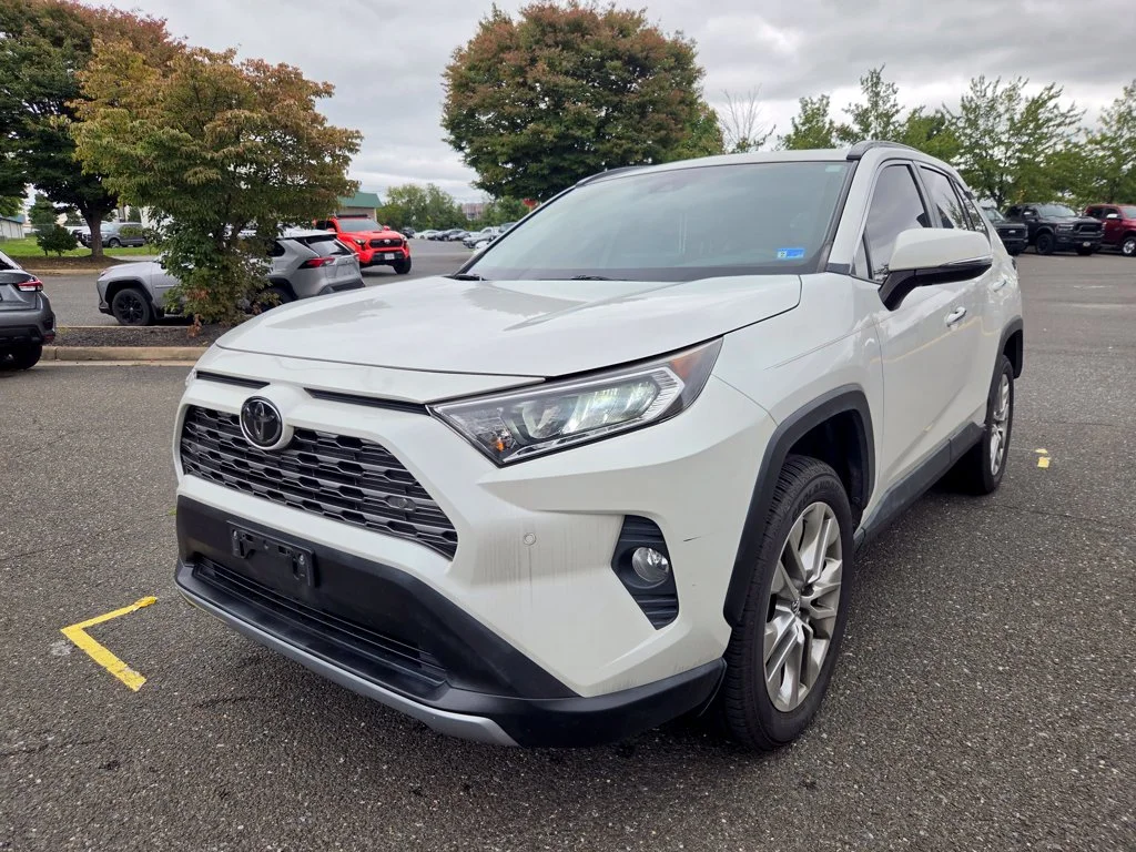 Used 2019  Toyota Limited image 3