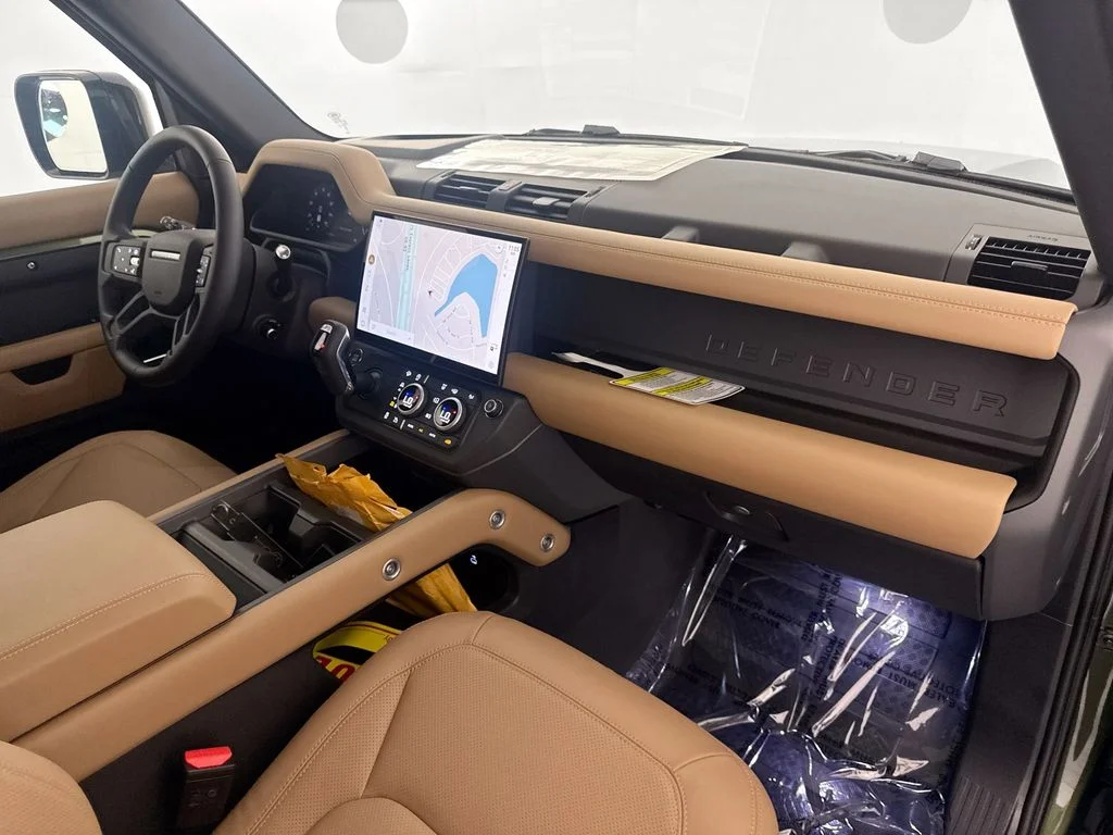 New 2026 Woolstone Green Land Rover X-Dynamic SE image 29