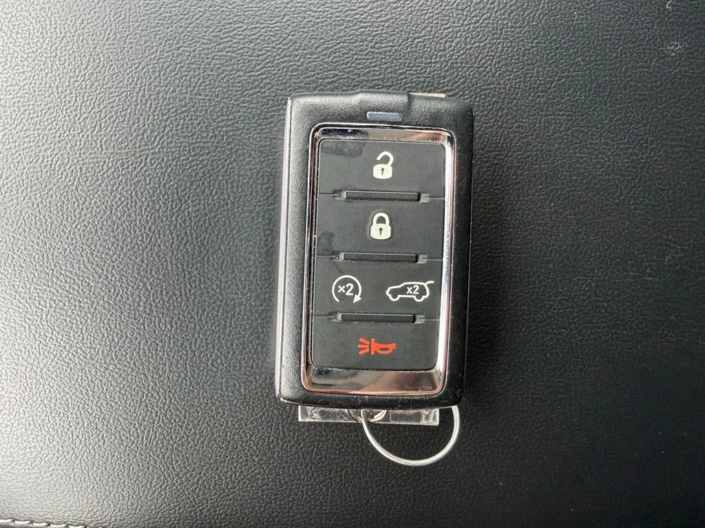 Used 2023 Black Jeep Altitude X image 27