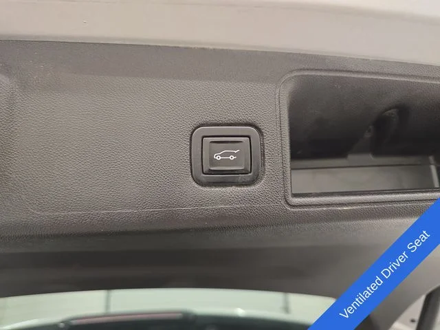 Used 2022 Quicksilver Metallic GMC Denali image 17