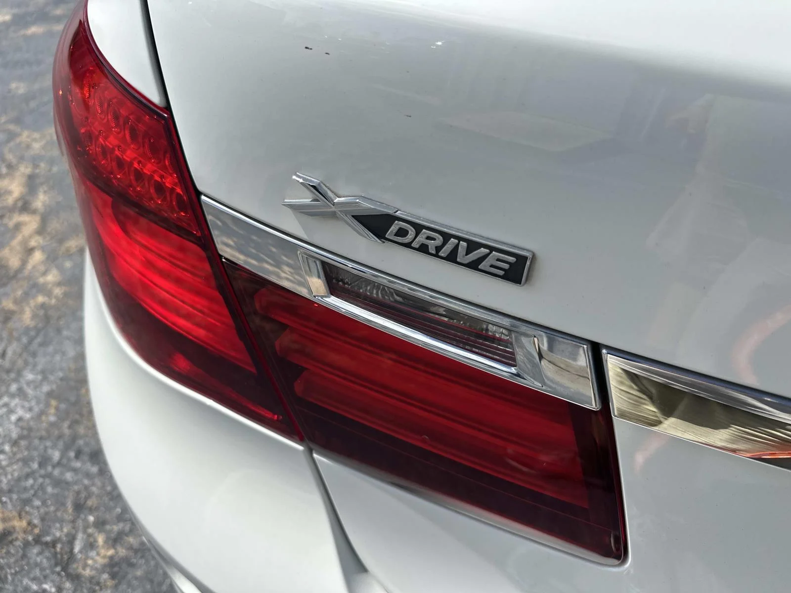 Used 2015 Alpine White BMW 4dr Sdn 750Li xDrive AWD image 7