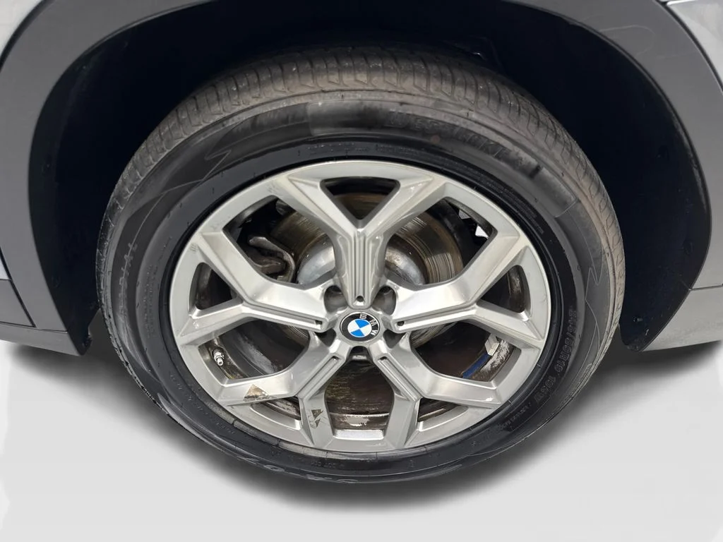 Used 2024 Gray BMW sDrive30i image 88