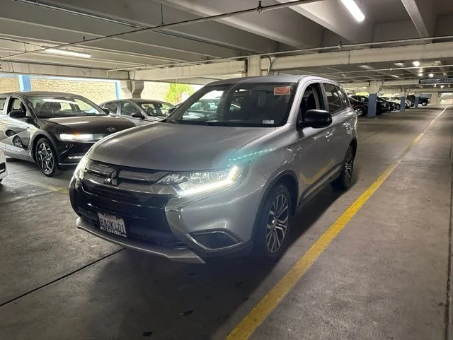 2017 Mitsubishi Outlander ES FWD's photo