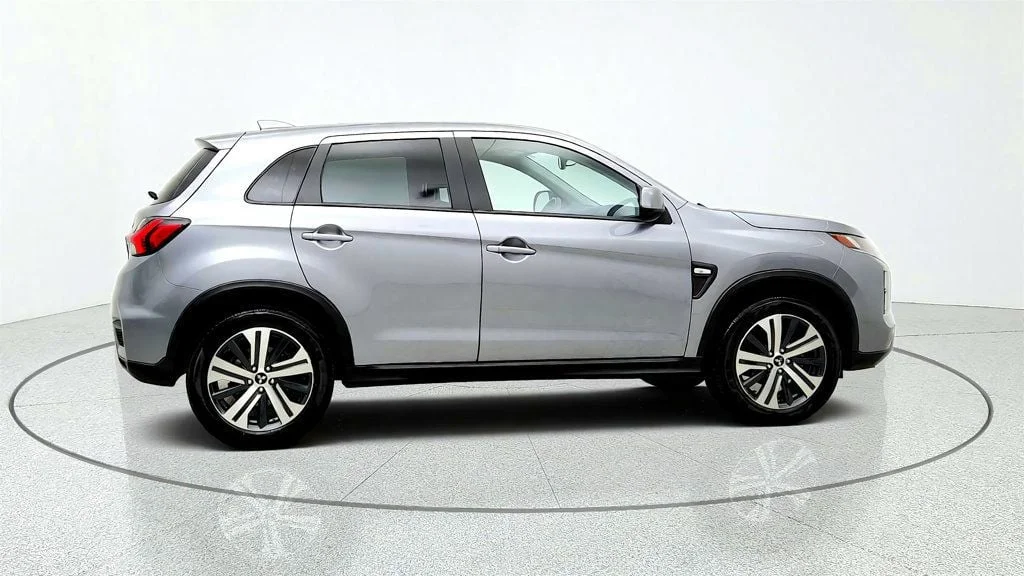 Used 2024 Mercury Gray Metallic Mitsubishi ES 2.0 AWC image 4