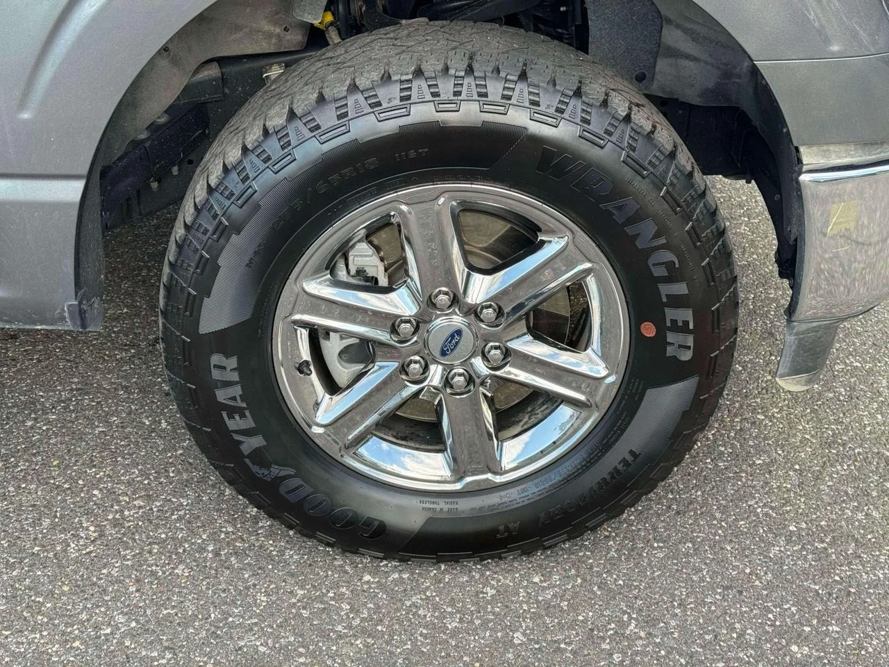 Used 2025 CARBONIZED GRAY METALLIC Ford XLT image 9