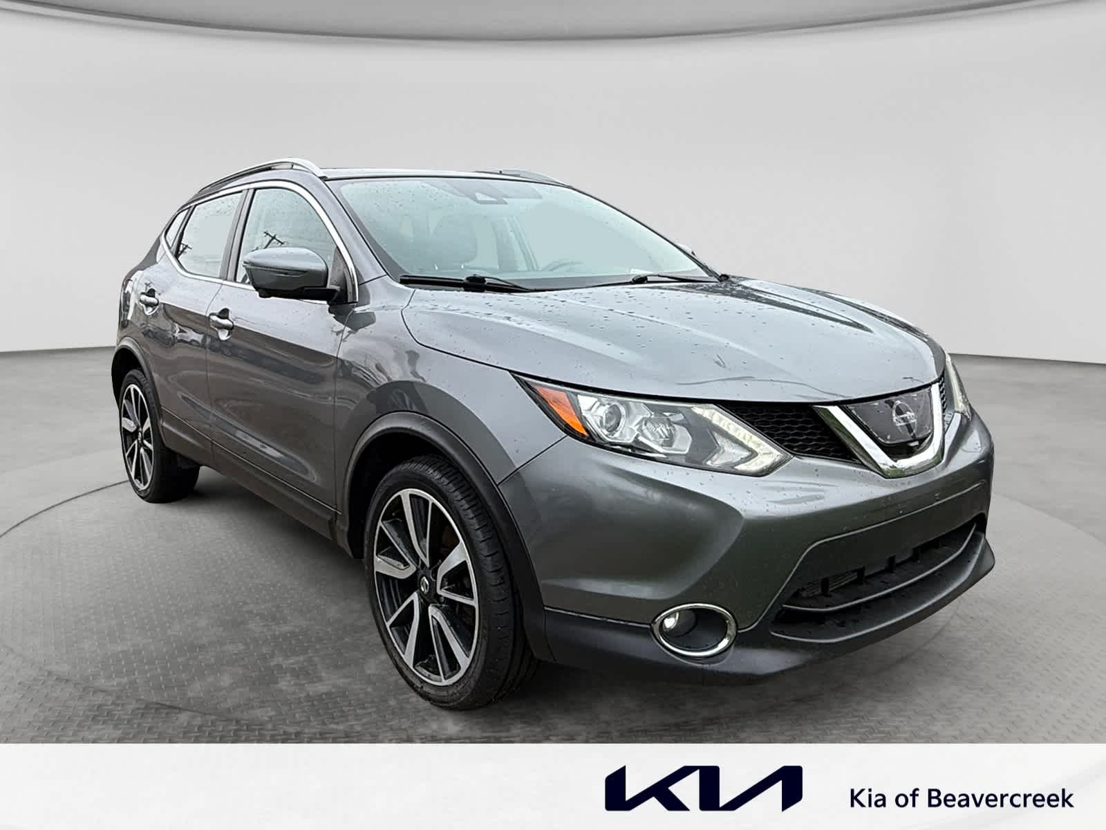 Used 2017 Gun Metallic Nissan SL image 3