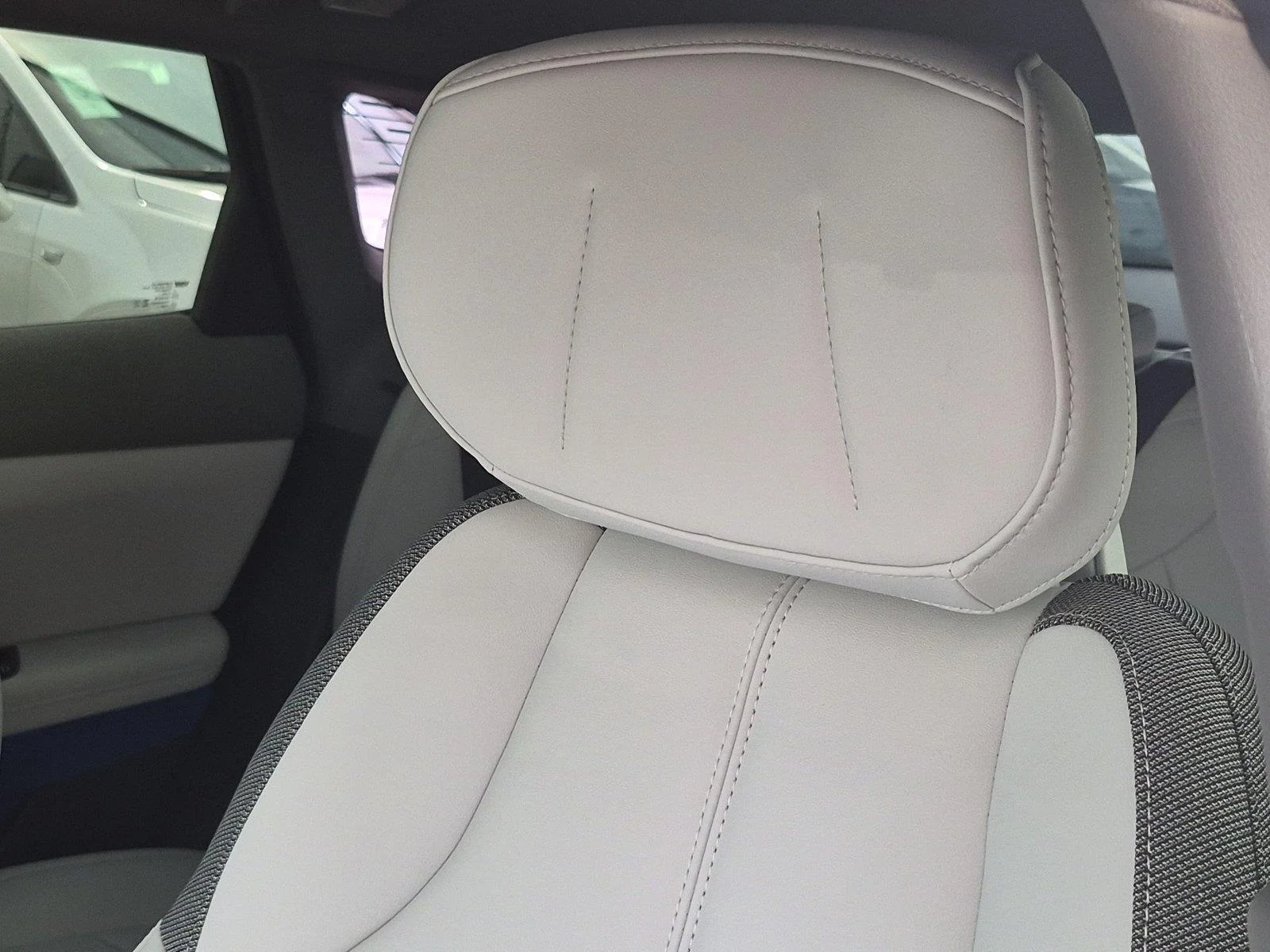 2027 Cadillac OPTIQ Luxury - Photo 12
