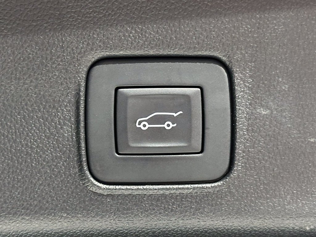 Used 2025 Green Chevrolet ACTIV image 13