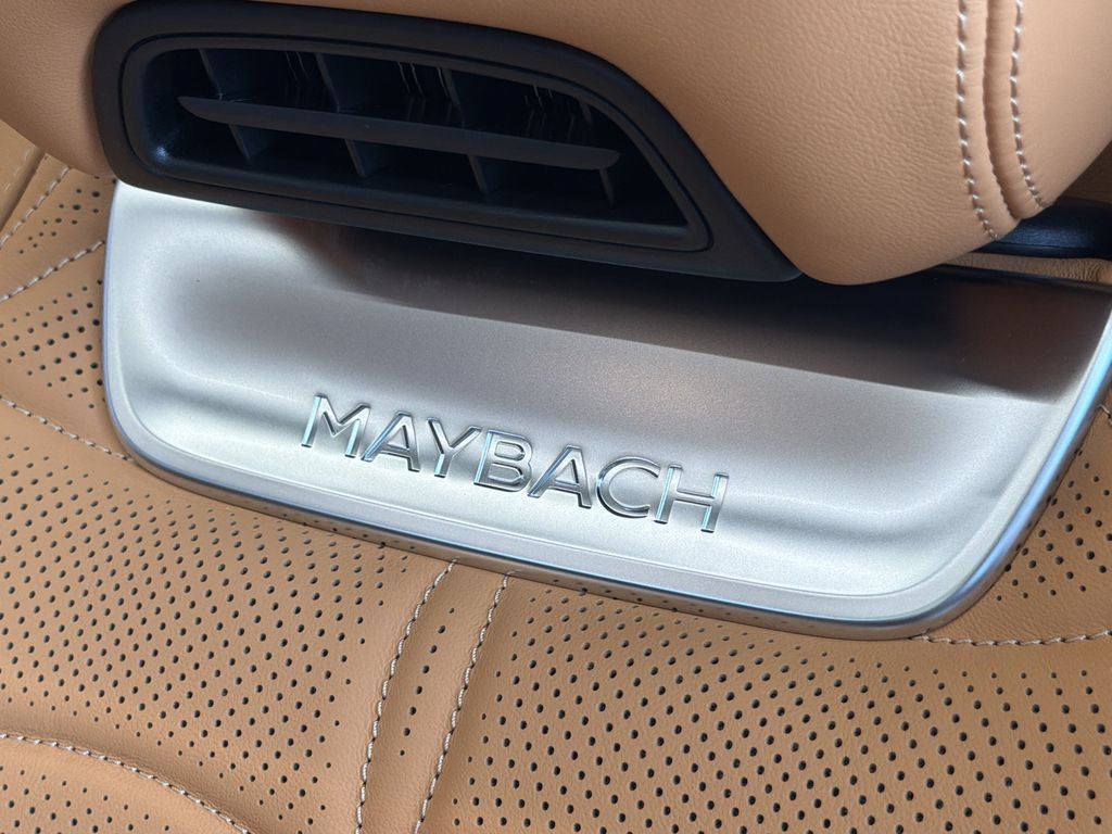 New 2027 MANUFAKTUR moonlight white magno (White Ambiance) Mercedes-Benz Maybach SL 680 Monogram Series image 55