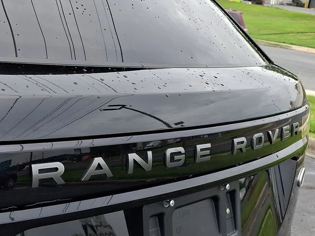 Used 2018  Land Rover SE R-Dynamic image 30