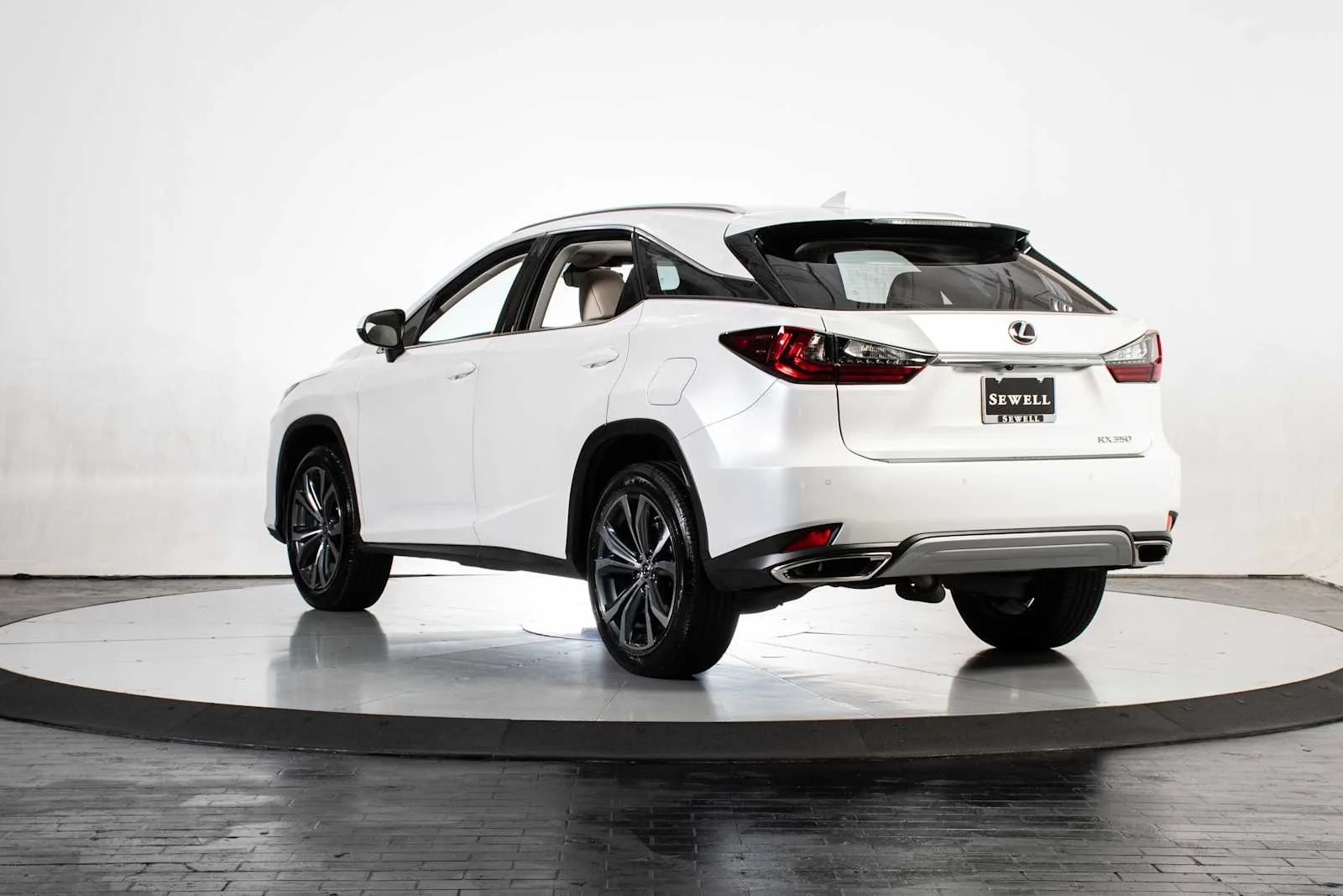 Certified Used 2022 EMINENT WHITE PEARL Lexus  image 4
