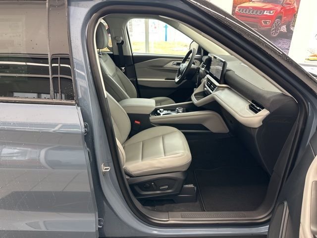 New 2026 Vapor Blue Metallic Ford Active image 39