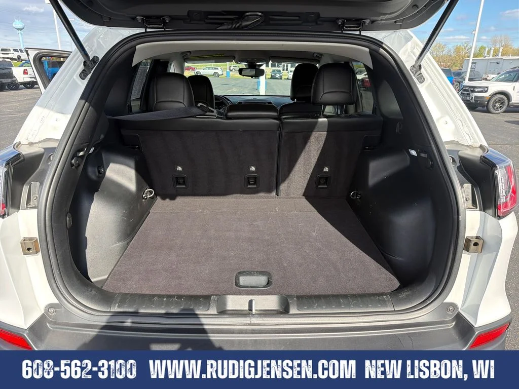 Used 2022 White Jeep Trailhawk image 22