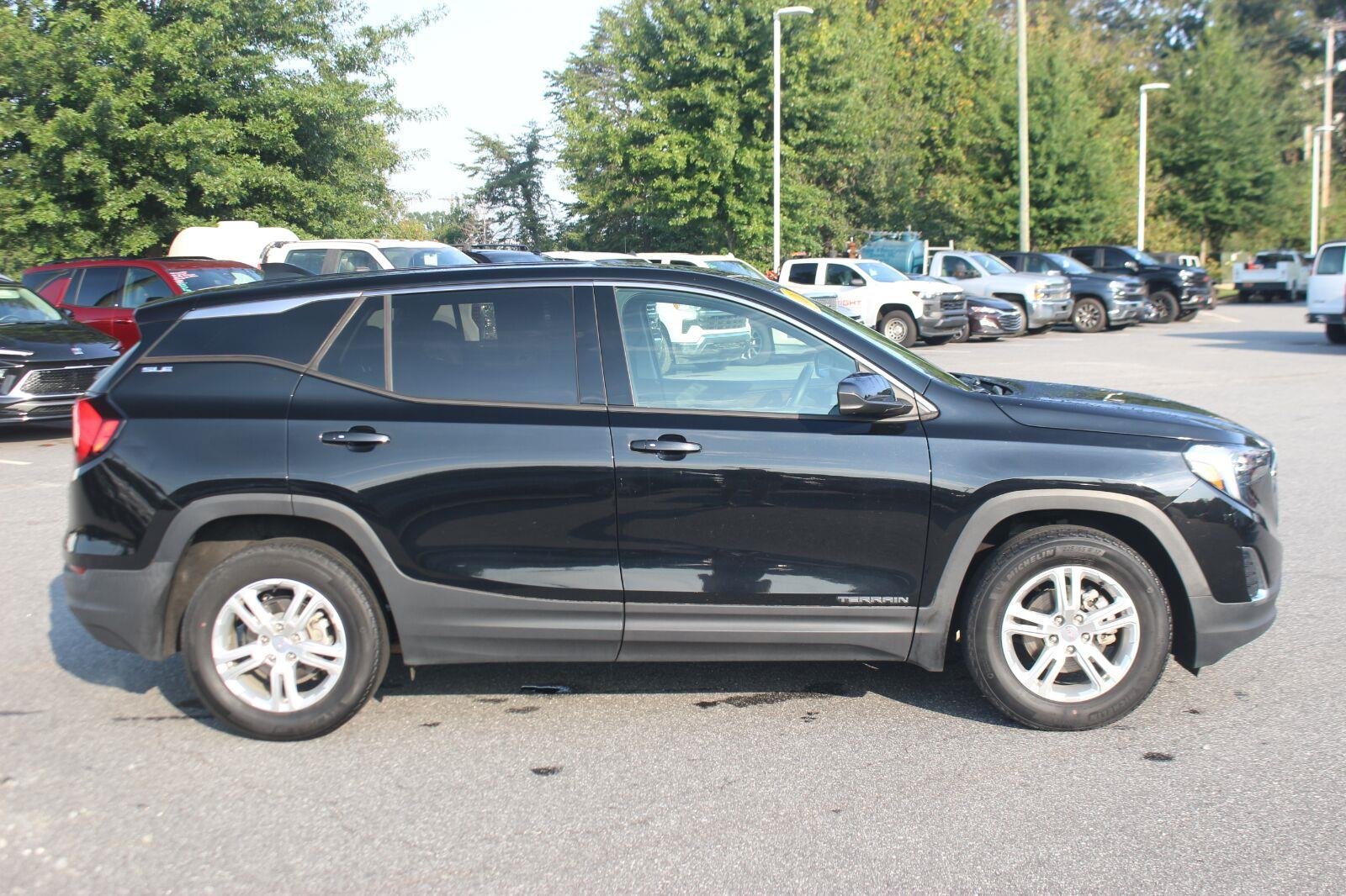 Used 2020 EBONY TWILIGHT METALLIC GMC SLE image 8