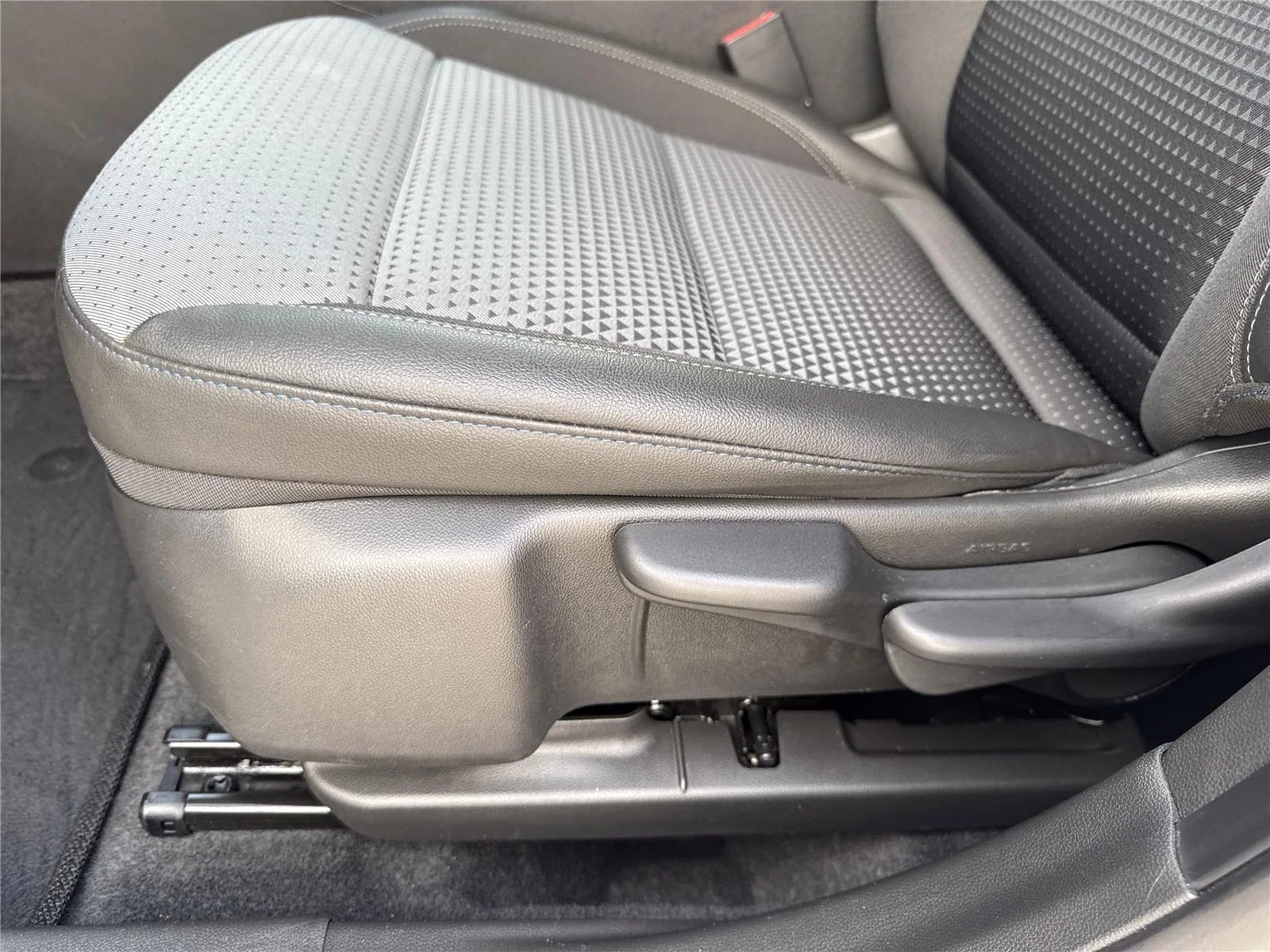 Used 2025 Summit White Chevrolet LT image 12