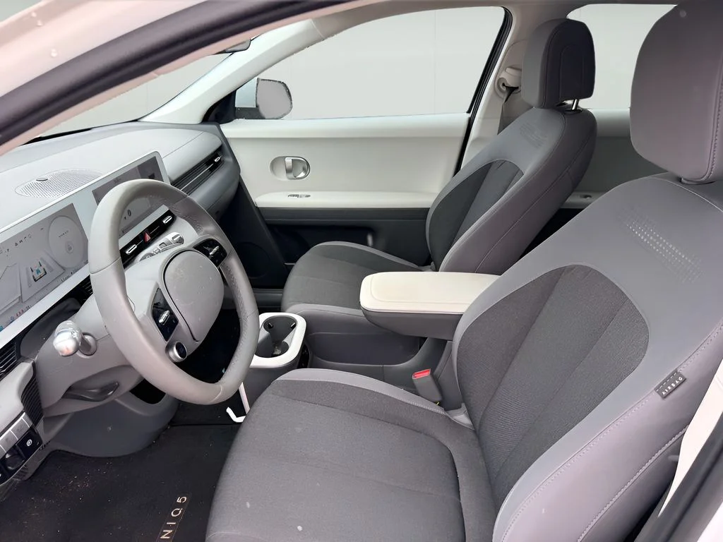 Used 2024 Atlas White Hyundai SEL image 10