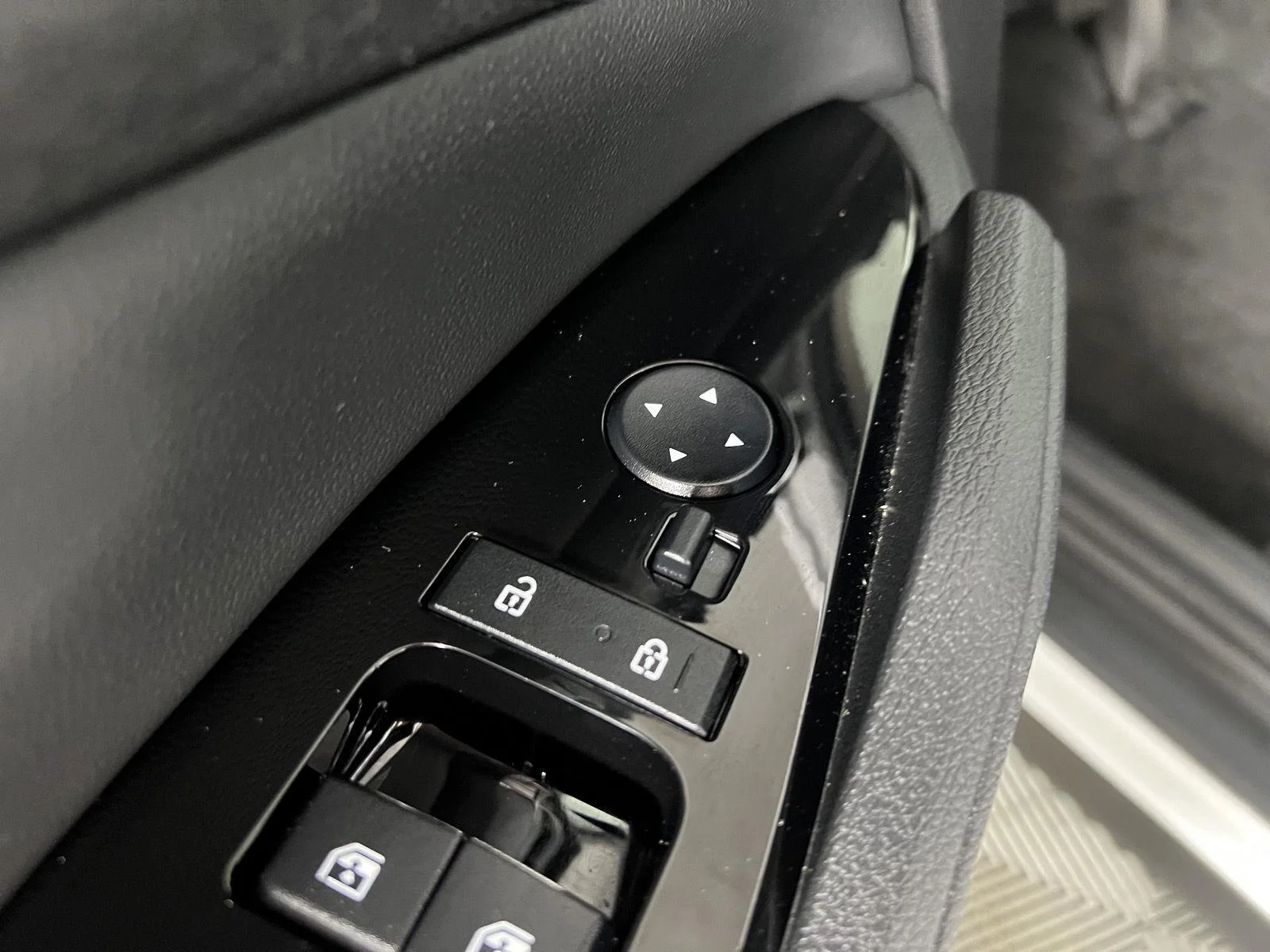 Used 2024  Kia SX-Prestige image 25