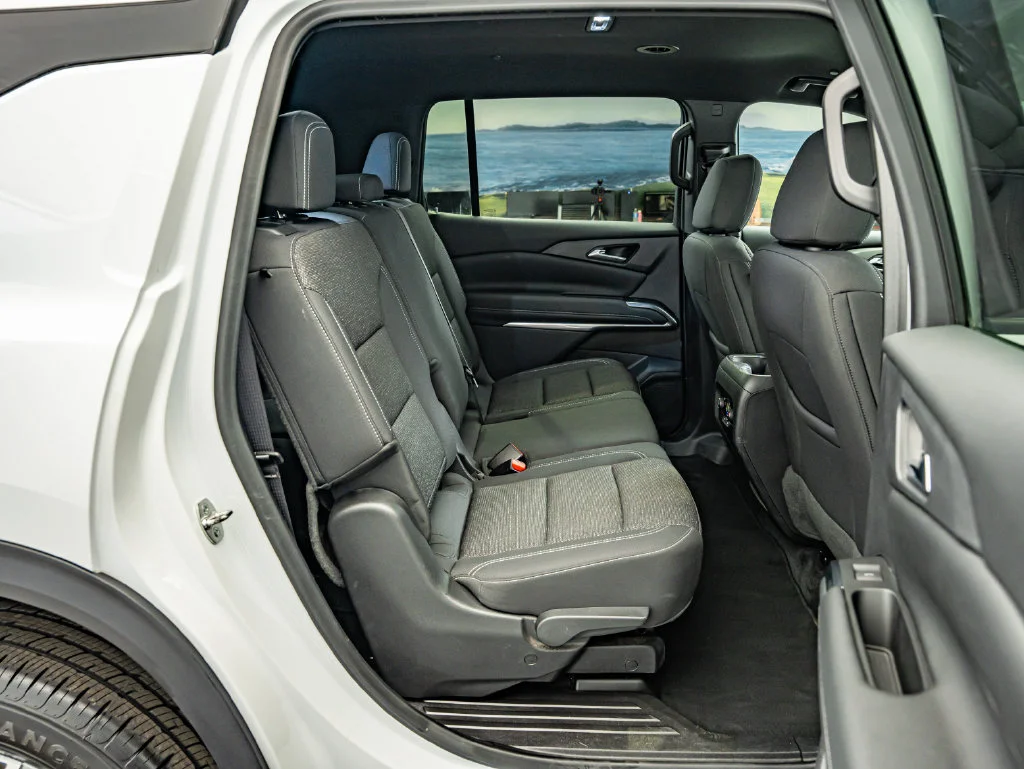 Used 2024 Summit White Chevrolet LS image 34