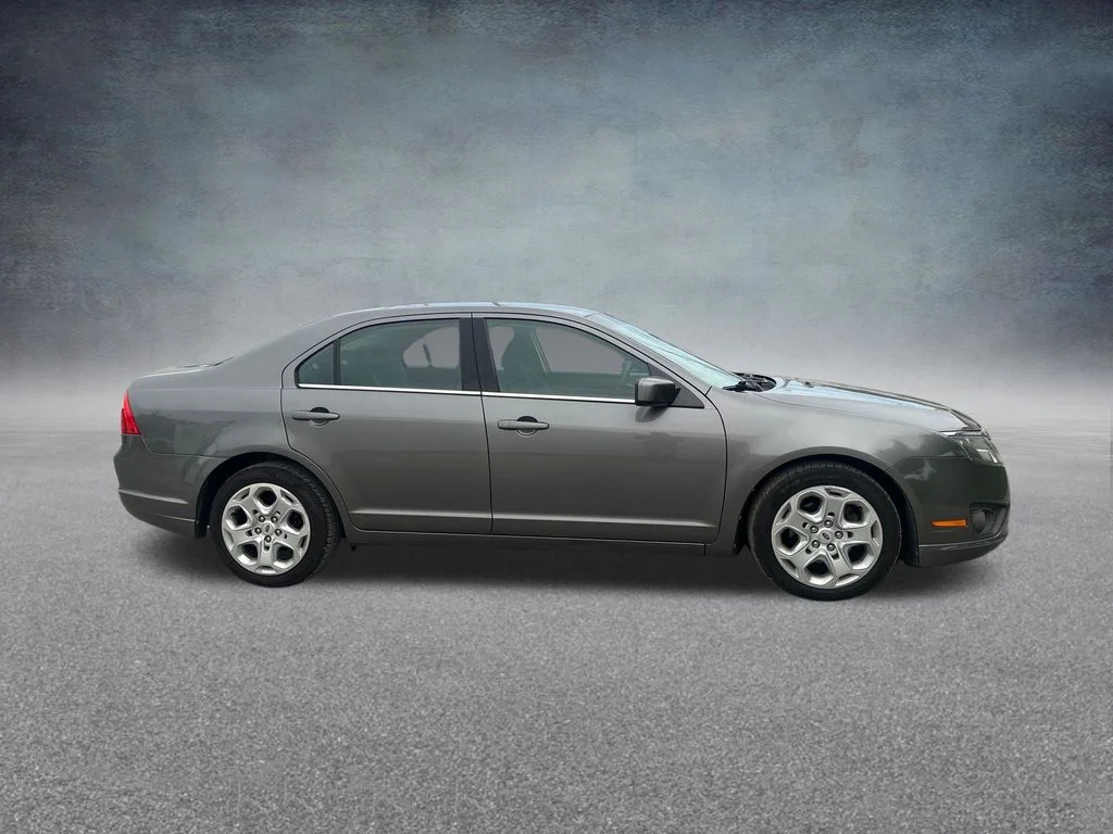 Used 2010 Sterling Gray Metallic Ford SE image 7