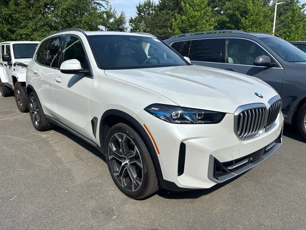 Certified Used 2026 Mineral White Metallic BMW xDrive40i image 3