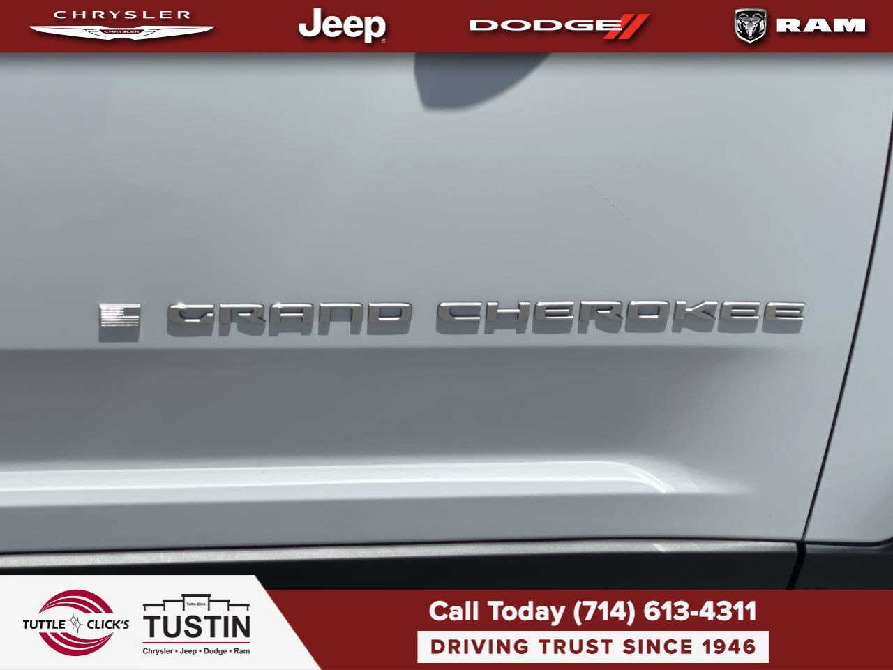 New 2026 Bright White Clear-Coat Exterior Paint Jeep Laredo X image 8