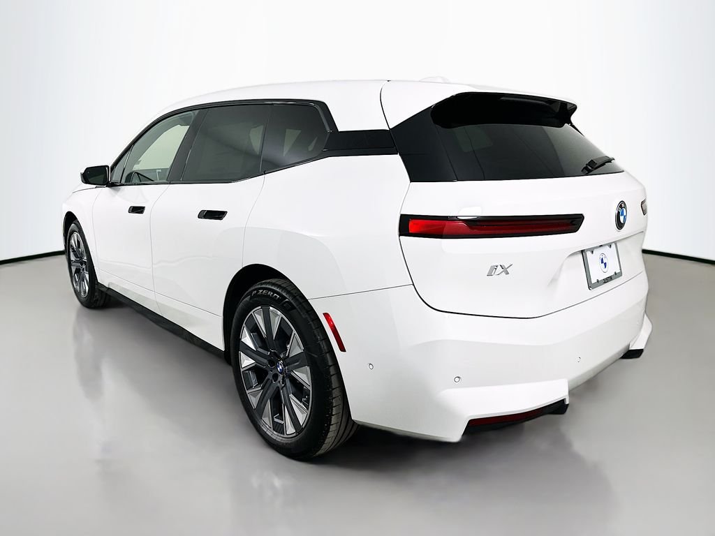Used 2026 Alpine White BMW xDrive45 image 7