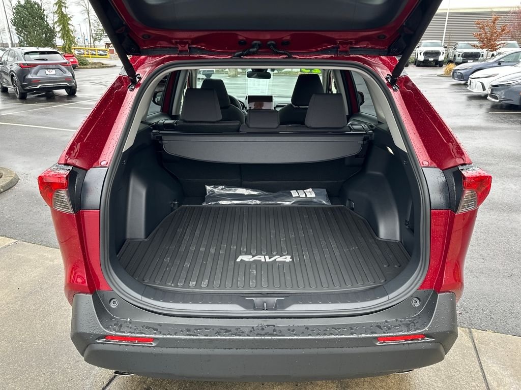 2025 Toyota RAV4 XLE - Photo 25