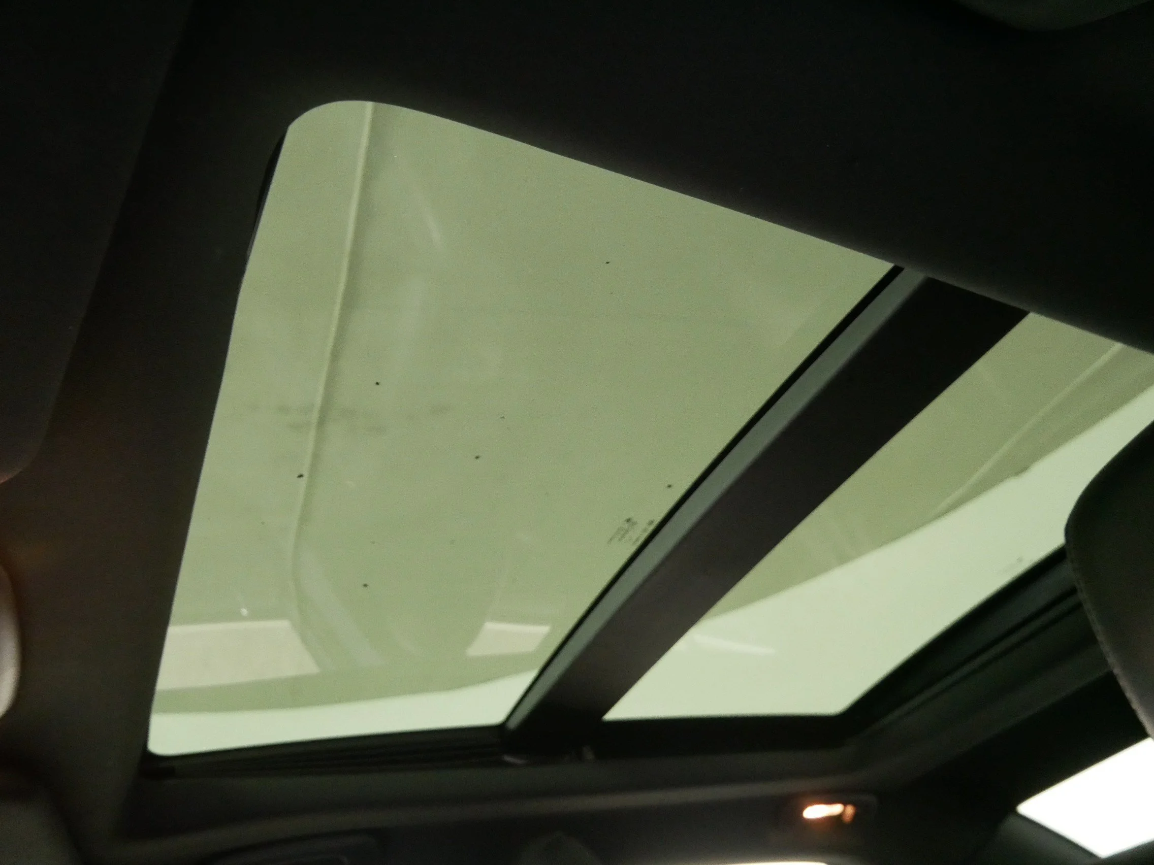 Used 2014 Granite Crystal Metallic Clearcoat Chrysler  image 30