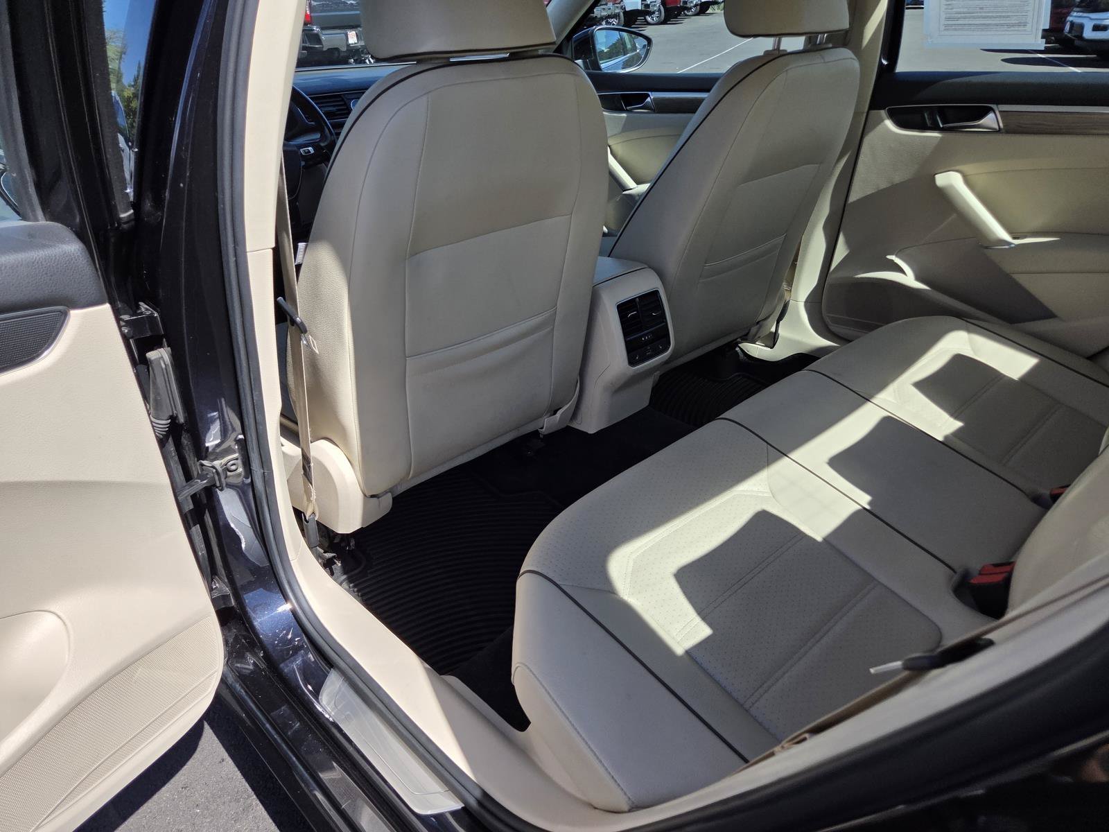 Used 2017  Volkswagen 1.8T SE w/Technology image 14