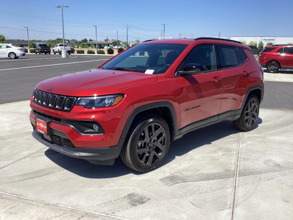 Used 2026 Red Hot Pearlcoat Jeep Latitude Altitude image 7