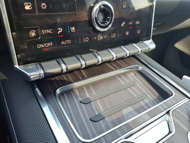 Used 2025 Deep Ocean Metallic GMC Extended Range Denali image 22