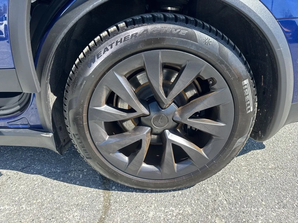 Used 2022  Tesla Base image 33