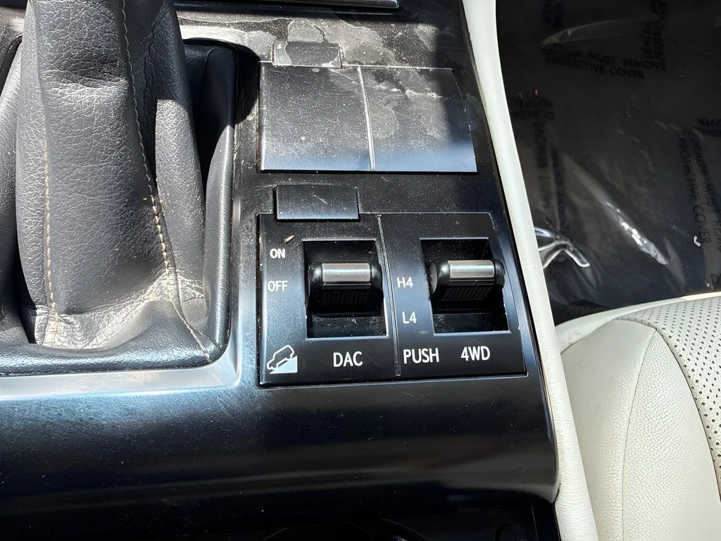 Used 2021 White Lexus 460 image 17