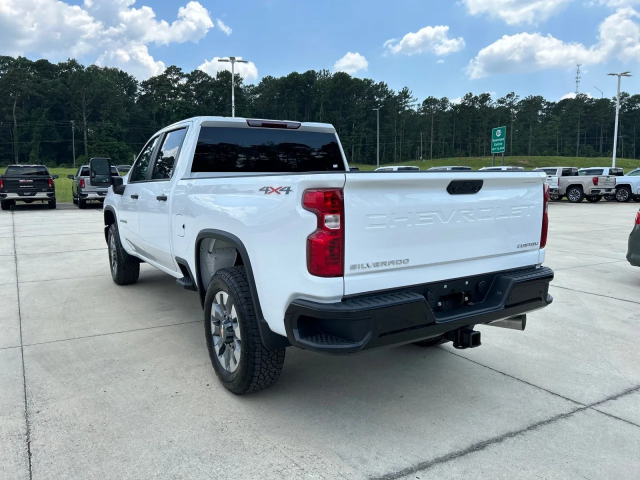 New 2026 Summit White Chevrolet Custom image 4
