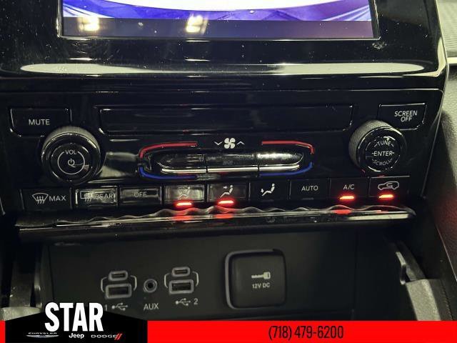 Used 2024 Diamond Black Crystal Pearlcoat Jeep Altitude image 24