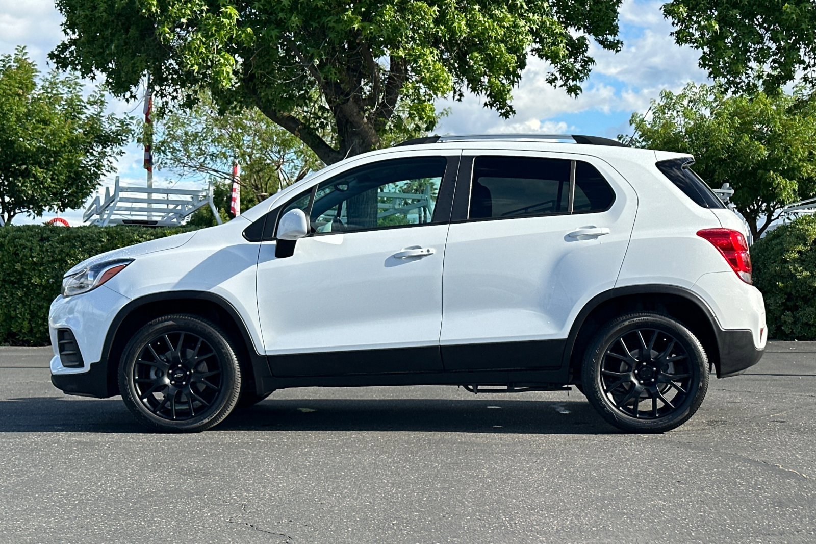 Used 2022 Summit White Chevrolet LT image 7