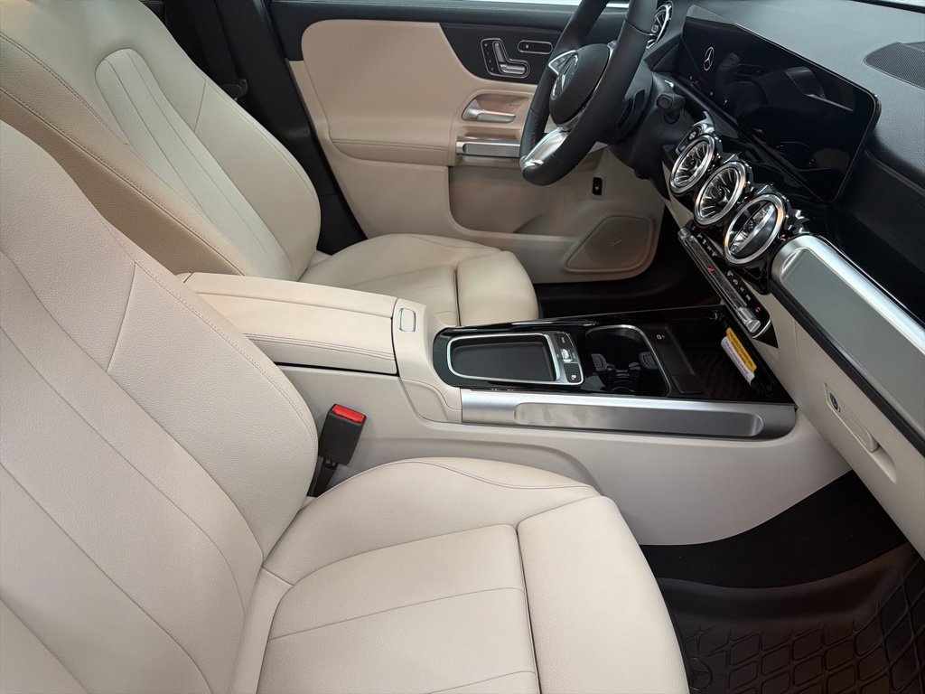 Used 2026 Black Mercedes-Benz GLB 250 image 28