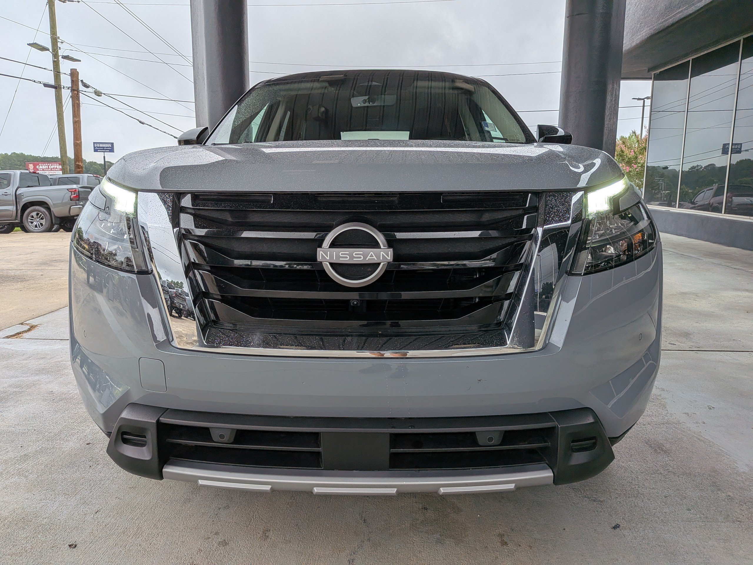 Used 2025 Gray Nissan Platinum image 7