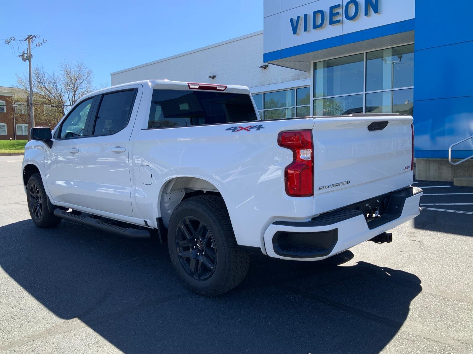 New 2026 Summit White Chevrolet RST image 5