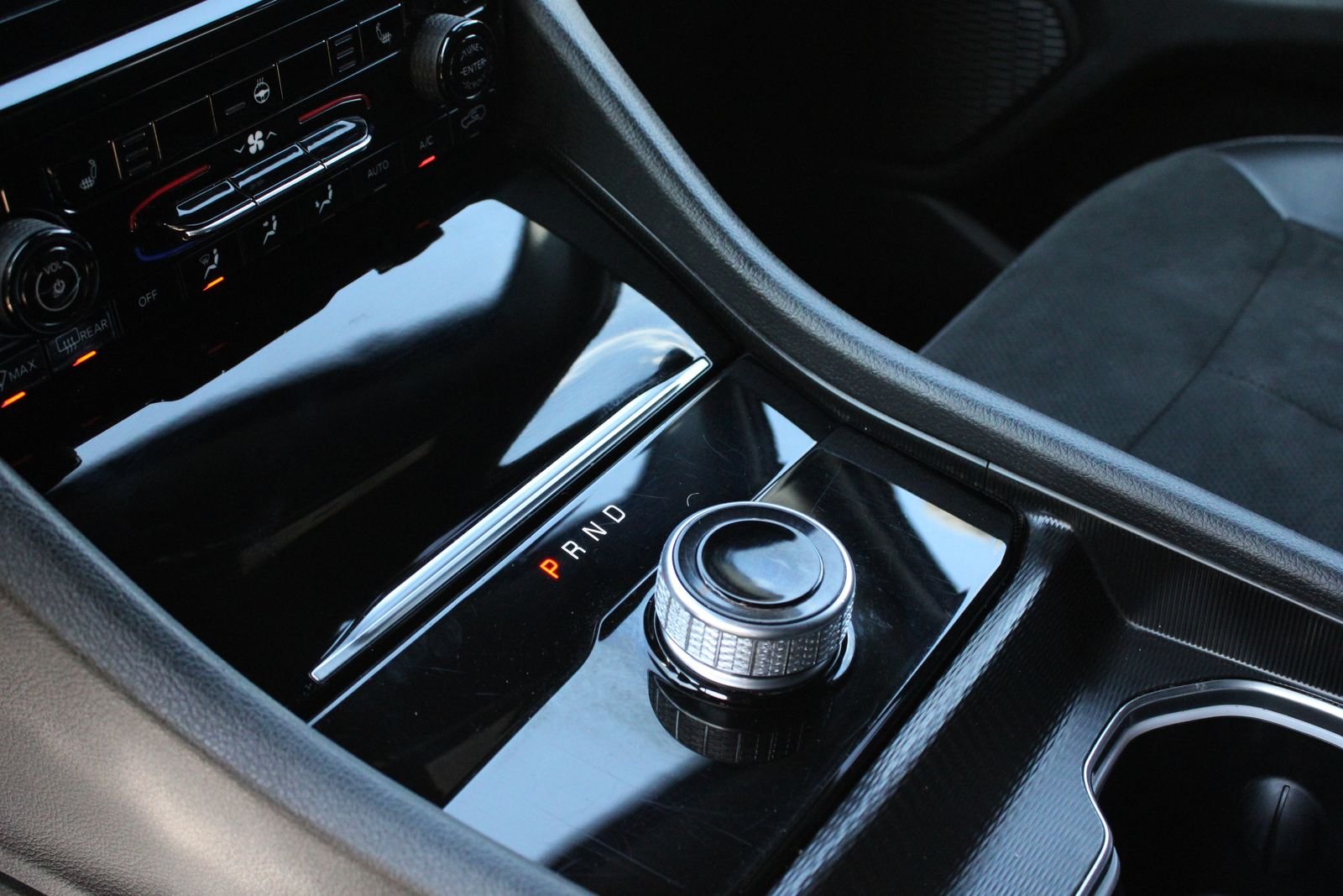 Used 2024 Gray Jeep Altitude image 18