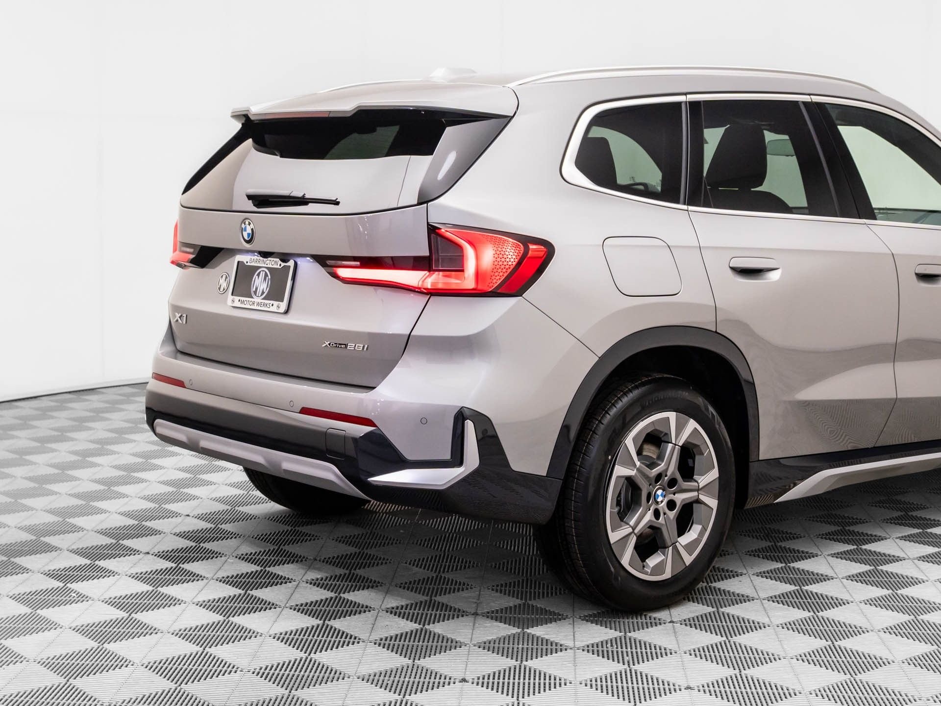 New 2026 Space Silver Metallic BMW xDrive28i image 38