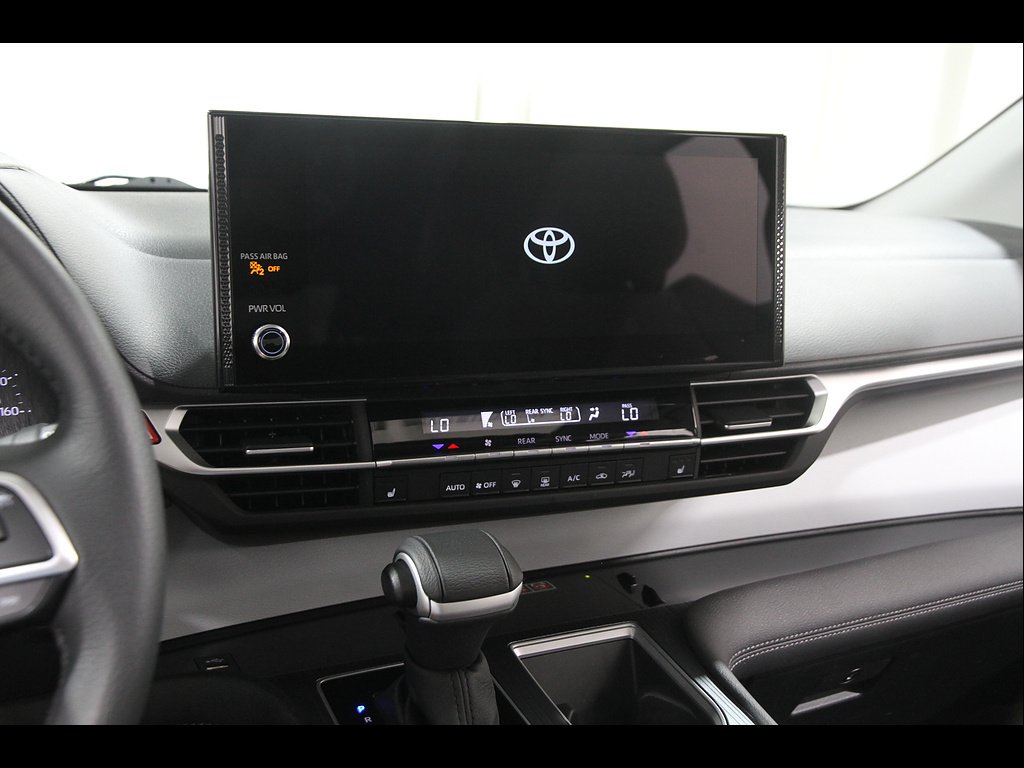 Used 2026 Cypress Toyota XLE 8-Passenger image 9